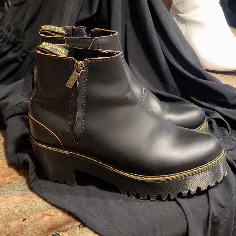Women's size 10 dr martins black Chelsea boot